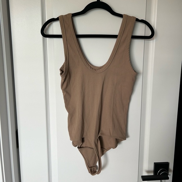Soft collection double scoop bodysuit 1. - Picture 2 of 3